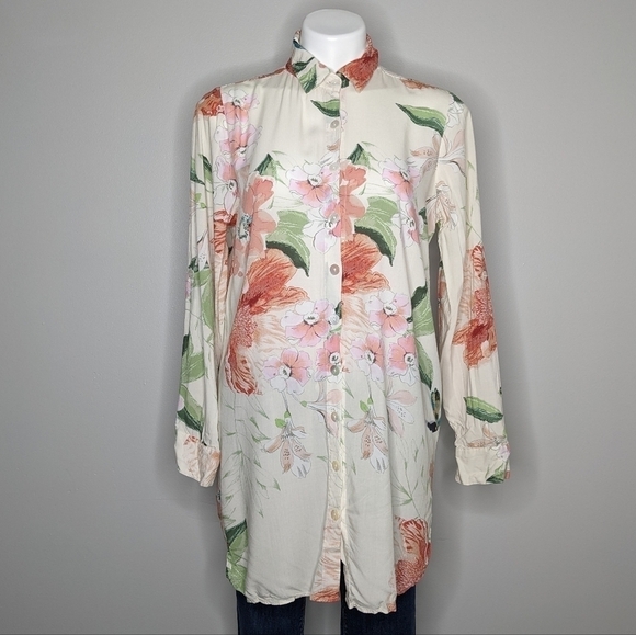 ✨3/$15 Plum Pretty Sugar cream & peach floral button up XS/S - Picture 1 of 8